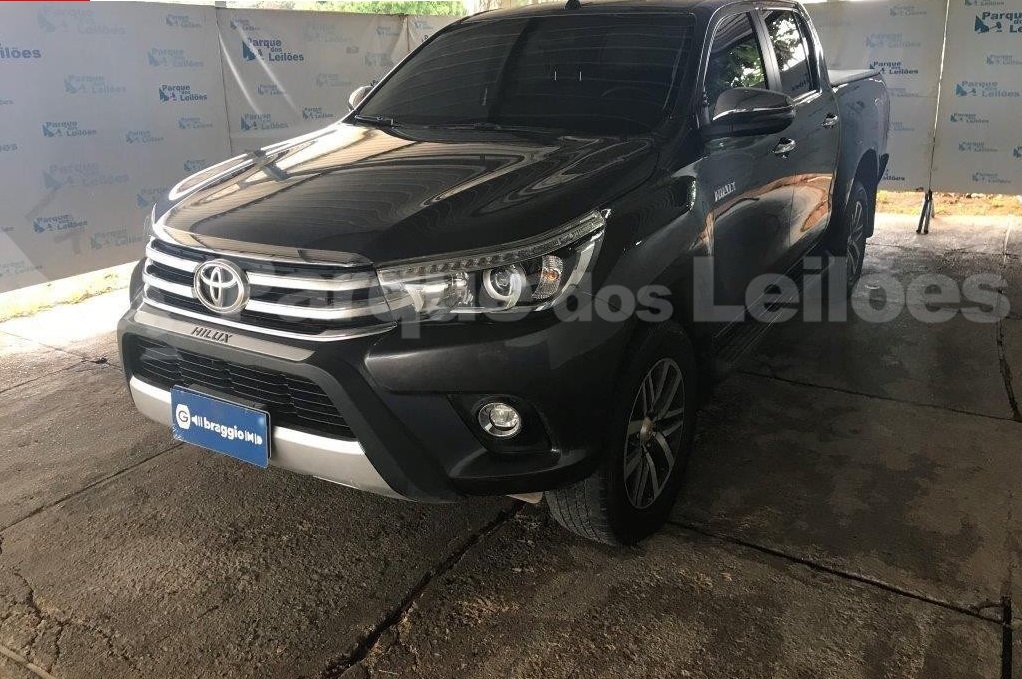 TOYOTA HILUX 2.8 18/18
